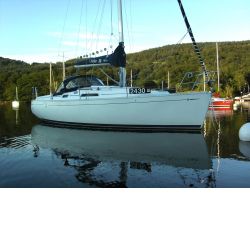 This Boat for sale is a Dufour, Dufour 30 classic, Used, Sailing Boats, 9.10 Metre