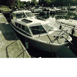 This Boat for sale is a 
Seamaster, 
813, 
Used, 
Power Cruisers, 
27.50, 
Feet